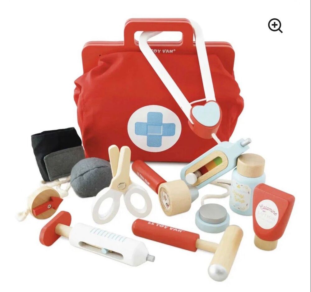 Le Toy Van wooden doctor kit